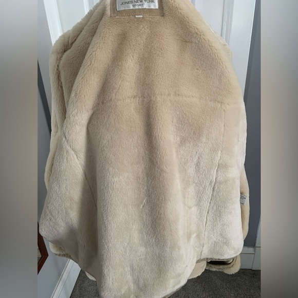 Jones New York Tan and Cream / Ivory Suede Jacket lined with faux fur. - Picture 3 of 15